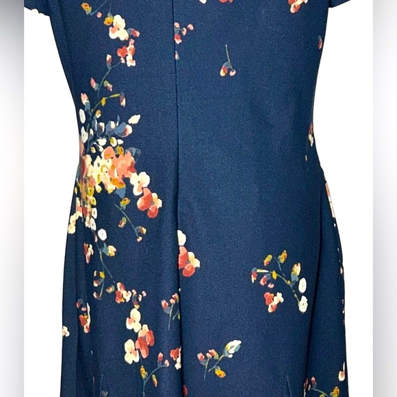 Lauren Ralph Lauren Navy Floral A-Line Knee-Length Short Sleeve Dress, M (10) - Picture 11 of 16